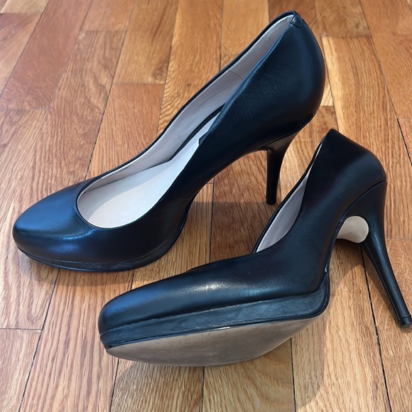Nine West Women's KRISTAL Leather Dress Pump - Picture 3 of 3